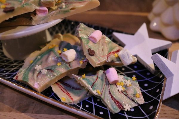 3 leckere Weihnachts-Kleinigkeiten mit Bruchschokolade, Marshmallows ...