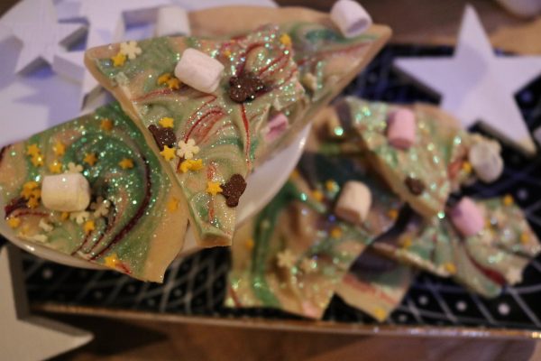 3 leckere Weihnachts-Kleinigkeiten mit Bruchschokolade, Marshmallows ...
