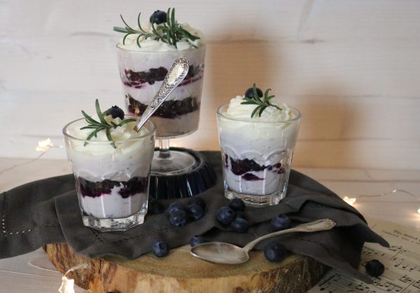 Blaubeer-Mascarpone Beeren Schichtdessert im Glas #Food #Rezept # ...